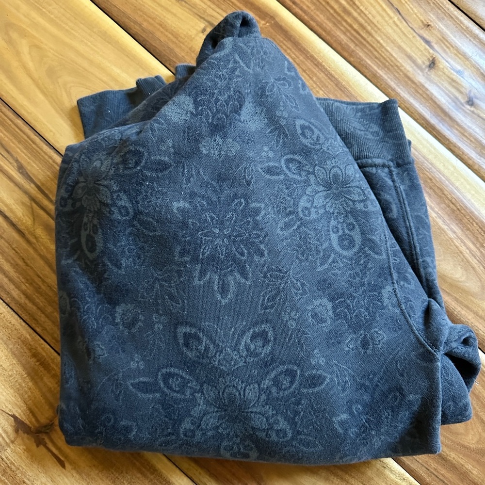 Abercrombie & Fitch Gray Soft Popover Essentials Hoodie Black Paisley